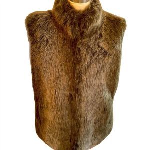 🔥 Faux Fur Vest, no tags, size S/M, gray and brown in colors!❤️